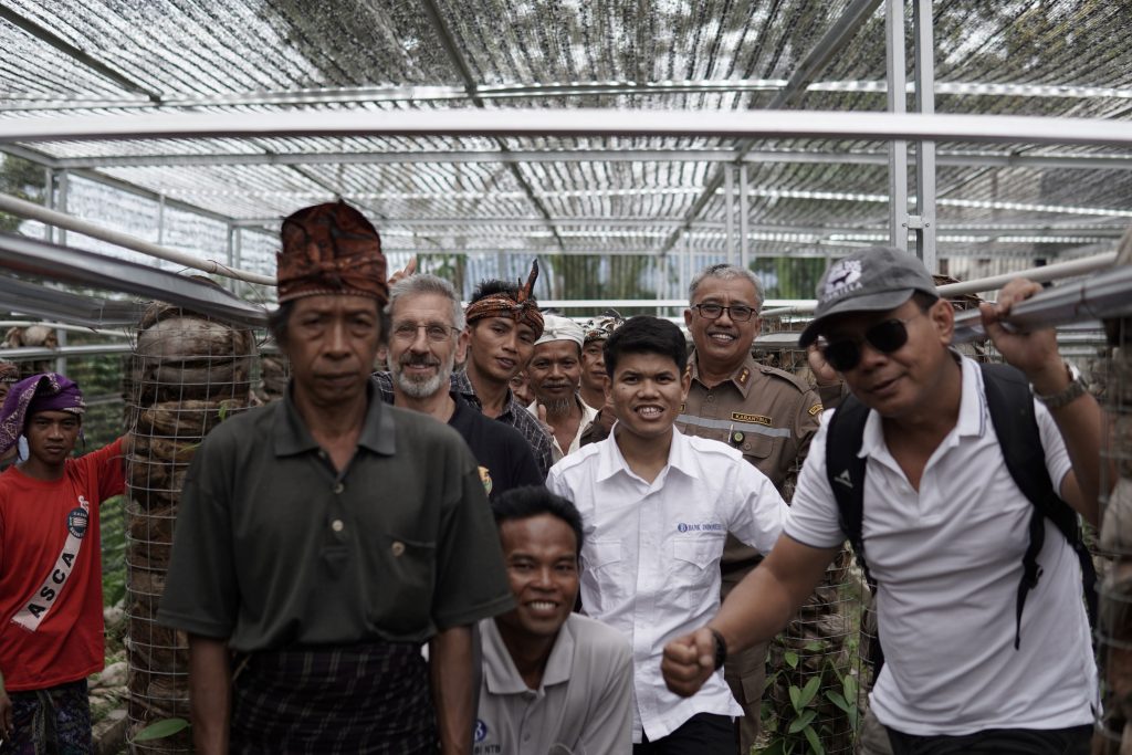 A group of Fair Trade Plus+ Vanilla Farmers
