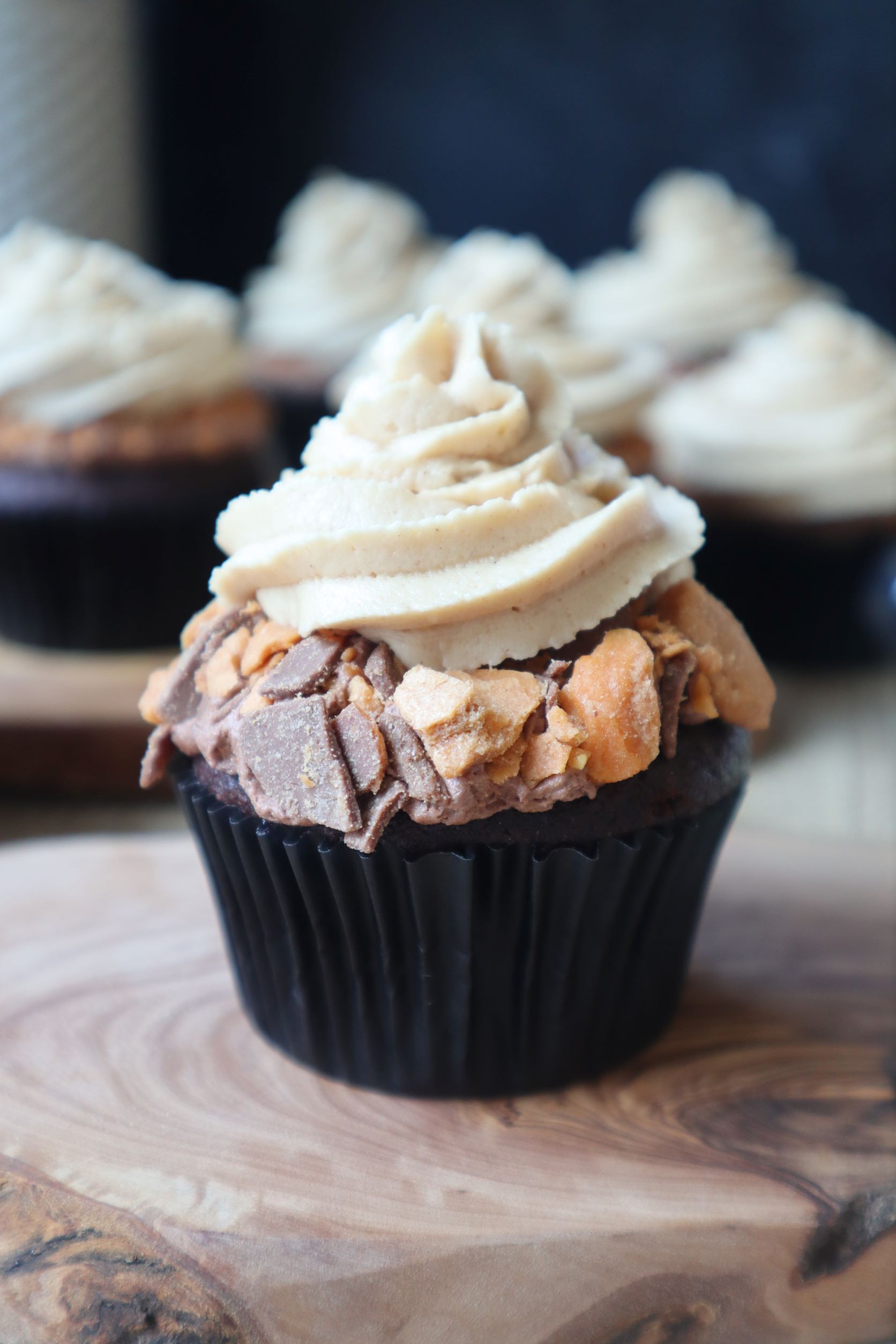 Butterfinger Cupcakes | Singing Dog Vanilla