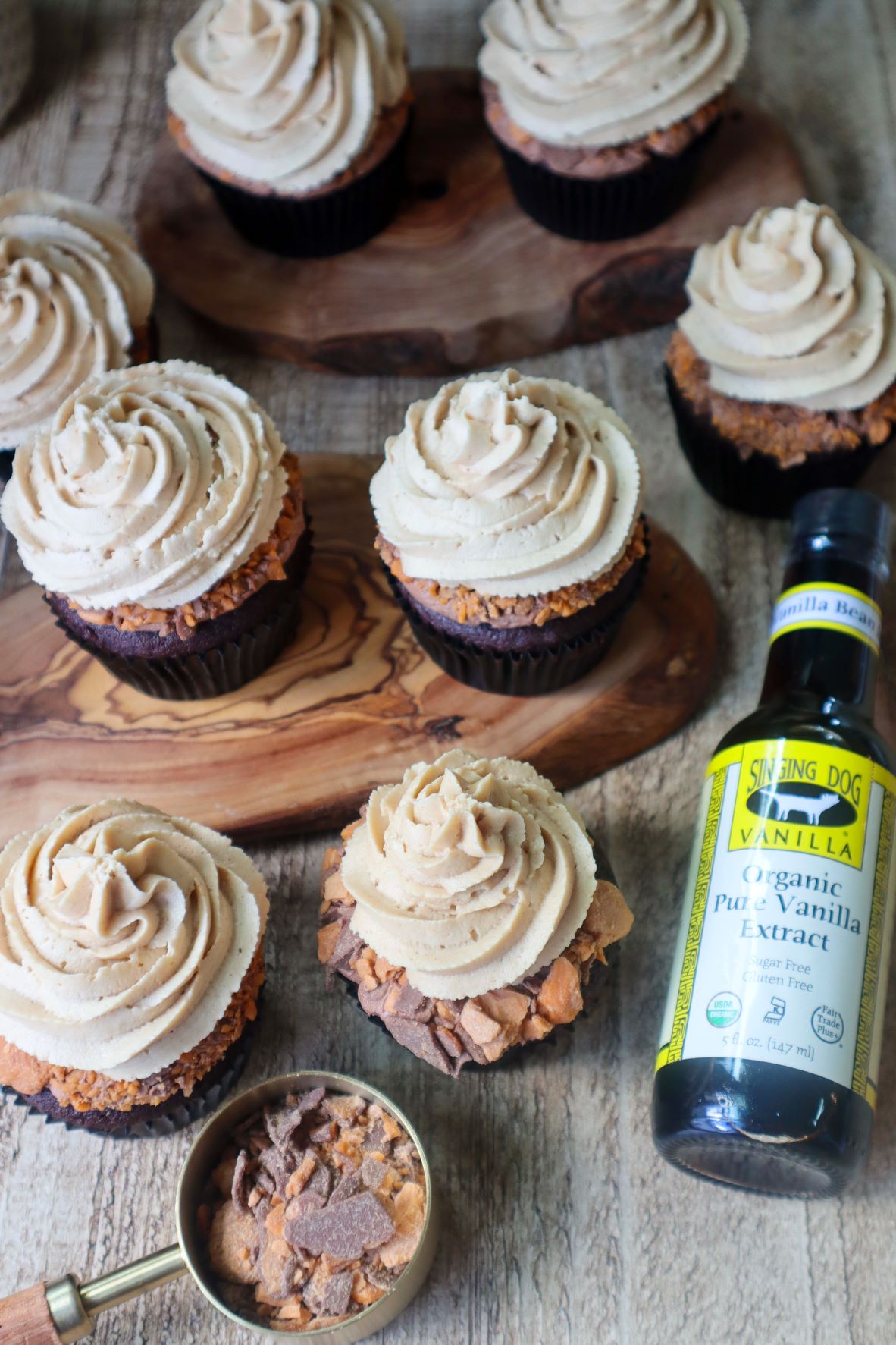 Butterfinger Cupcakes | Singing Dog Vanilla