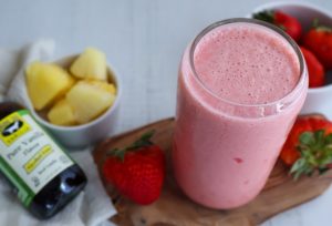 Low Calorie Strawberry Smoothie Made with Strawberries, Pineapple and Alcohol-Free Vanilla from Singing Dog Vanilla